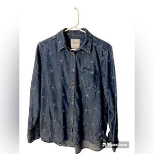 American Eagle Large Embroidered Chambray Long Sleeve Button Down Shirt